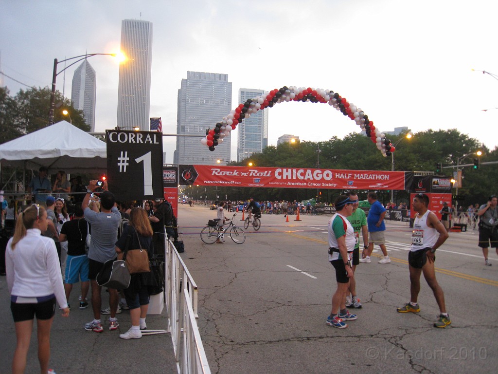 Chicago Rock N Roll 2010 0225.jpg - The start line is pretty empty at this hour of the day.